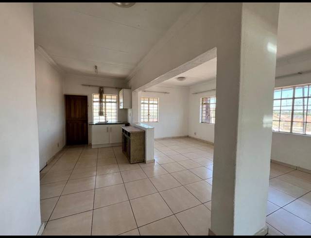8 BEDROOM HOUSE FOR SALE IN LAUDIUM